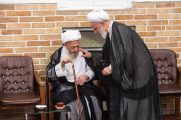 حضور حجت‌الاسلام محمدی عراقی مسئول دفتر مقام معظم رهبری و آیت الله جعفر سبحانی از مراجع عظام تقلید در بیت آیت الله شبیری زنجانی - قم