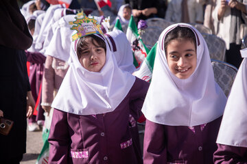 برگزاری جشن شکوفه‌ها در دبستان انصار - سنندج