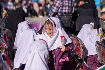 برگزاری جشن شکوفه‌ها در دبستان انصار - سنندج