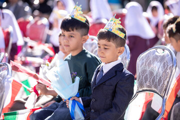 برگزاری جشن شکوفه‌ها در دبستان انصار - سنندج