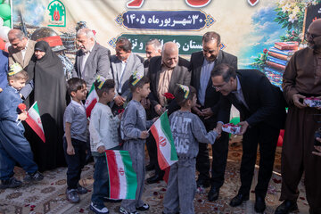 برگزاری جشن شکوفه‌ها در دبستان انصار - سنندج