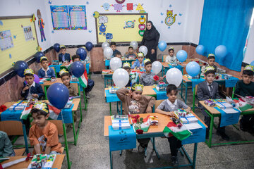 برگزاری جشن شکوفه‌ها در دبستان انصار - سنندج