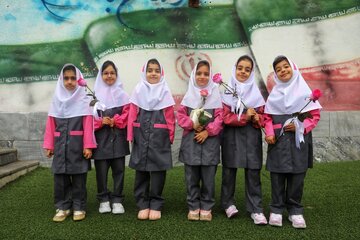 برگزاری جشن شکوفه‌ها در دبستان شهید باب الله عباسی - روستای اِندارگِلی سوادکوه شمالی