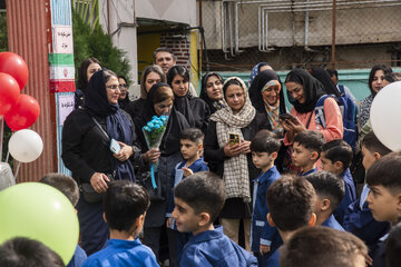 برگزاری جشن شکوفه ها در دبستان شهید صادق معلمی - ساری