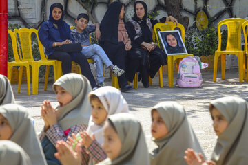 برگزاری جشن شکوفه‌ها در دبستان دخترانه سمیه - مشهد