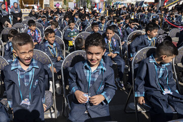 برگزاری جشن شکوفه‌ها در دبستان شهید برجسته - کرج