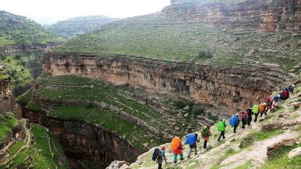 «ویژدرون»؛ درهای که گردشگران ماجراجو را از ایران و عراق به ایلام میکشاند