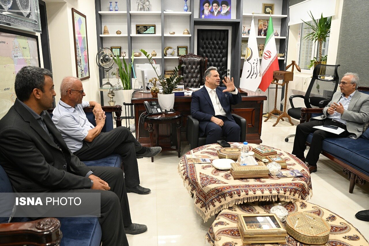 پایبندی به قانون مناطق آزاد، تضمین کننده رفع موانع تولید و سرمایه گذاری است