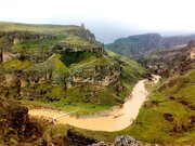 هشترود؛ سرزمینی به درخشندگی خوشه‌های طلایی و به استواری قلعه ضحاک