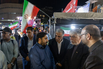 حضور سیدعباس صالحی، وزیر ارشاد در میدان ولیعصر(عج)