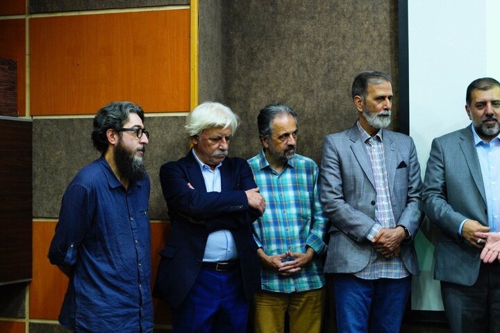 کار کردن بر نسخ خطی نوعی جنون میخواهد