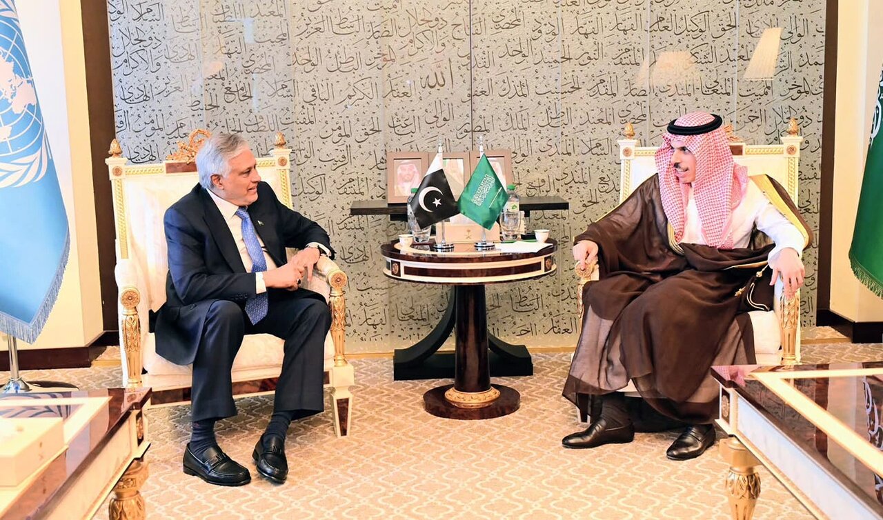 تاکید وزرای خارجه پاکستان و عربستان بر همکاری دفاعی مشترک