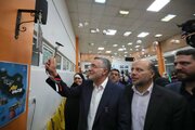 نواختن زنگ مهر دبستان مفید توسط وزیر بهداشت/ تاکید ظفرقندی بر لزوم توجه به ورزش در مدارس