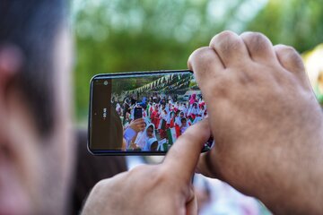 آیین نواختن زنگ مهر در مدرسه مصلحیان - بوشهر