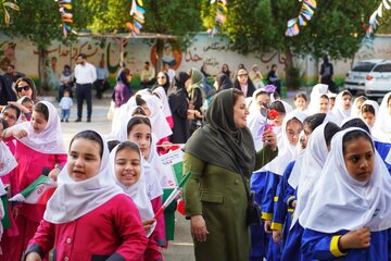 آیین نواختن زنگ مهر در مدرسه مصلحیان - بوشهر