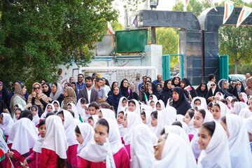 آیین نواختن زنگ مهر در مدرسه مصلحیان - بوشهر