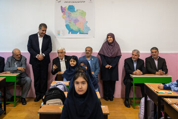 آیین آغاز سال تحصیلی ۱۴۰۵ با حضور محمدرضا عارف،‌ معاون اول رئيس جمهور