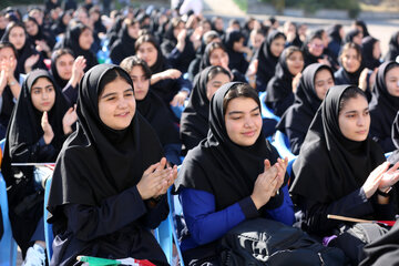 آیین نواختن زنگ مهر در مدرسه فاطمه‌الزهرا - اردبیل