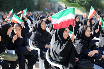 آیین نواختن زنگ مهر در مدرسه فاطمه‌الزهرا - اردبیل