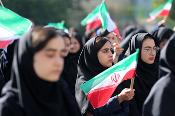 آیین نواختن زنگ مهر در مدرسه فاطمه‌الزهرا - اردبیل
