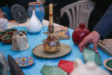 غرفه صنایع دستی دانش‌آموزان دبیرستان دخترانه آرمیتاژ مصلی نژاد 