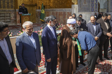 تقدیر از معلمان توسط آیت الله احمد مروی، تولیت آستان قدس رضوی در آیین نواختن زنگ مهر در حرم مطهر رضوی - مشهد