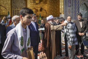 تقدیر از دانش آموزان برتر توسط آیت الله احمد مروی، تولیت آستان قدس رضوی در آیین نواختن زنگ مهر در حرم مطهر رضوی - مشهد