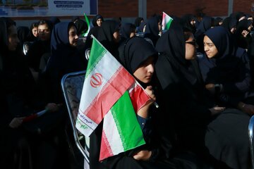 آیین نواختن زنگ مهر در دبیرستان شاهد شهید هادی - تبریز