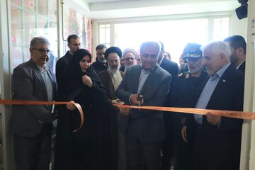 بهرام سرمست استاندار آذربایجان شرقی و اسفندیار صادقی مدیرکل آموزش و پرورش و سردار عباس قلی‌زاده در  آیین نواختن زنگ مهر در دبیرستان شاهد شهید هادی - تبریز