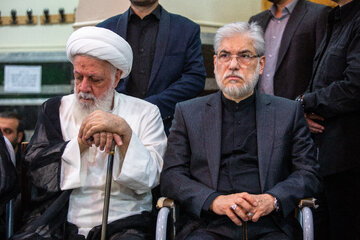 حضور حسین سیمایی صراف وزیر علوم، تحقیقات و فناوری در تشییع پیکر آیت الله سید موسی شبیری زنجانی در قم