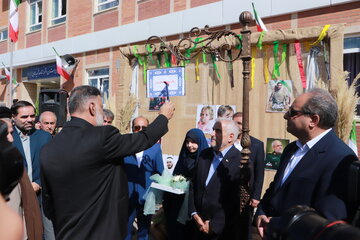 آیین نواختن زنگ مهر در دبیرستان شاهد شهید هادی - تبریز