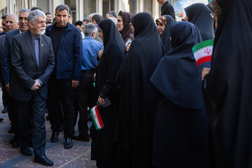 سید عباس صالحی، وزیر فرهنگ و ارشاد اسلامی در مراسم اهتزاز پرچم جمهوری اسلامی ایران