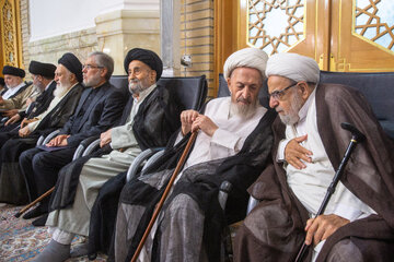 حضور آیت الله سبحانی از مراجع عظام تقلید در مراسم بزرگداشت رحلت آیت الله شبیری زنجانی در حرم حضرت فاطمه معصومه(س)