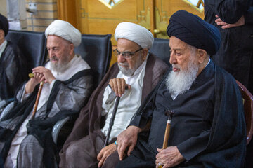 حضور آیت الله گلپایگانی در مراسم بزرگداشت رحلت آیت الله شبیری زنجانی در حرم حضرت فاطمه معصومه(س)