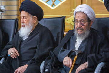 حضور آیت الله مقتدایی و آیت الله گلپایگانی در مراسم بزرگداشت رحلت آیت الله شبیری زنجانی در حرم حضرت فاطمه معصومه(س)