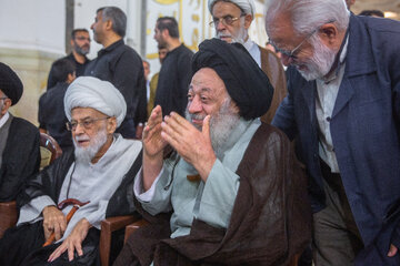 حضور آیت الله موسوی جزایری در مراسم بزرگداشت رحلت آیت الله شبیری زنجانی در حرم حضرت فاطمه معصومه(س)