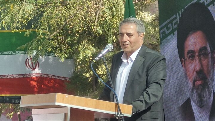 فرماندار قرچک بر حمایت از بانوان سرپرست خانوار تأکید کرد