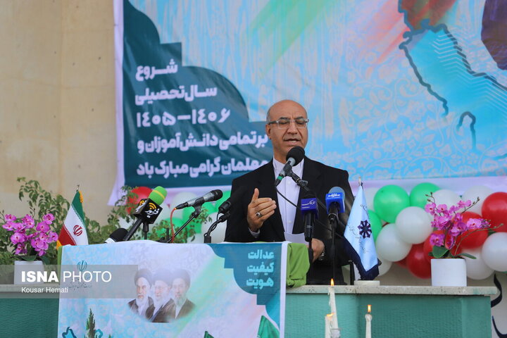 استاندار کرمانشاه: دانش‌آموزان باید برای ساختن آینده کشور آماده شوند