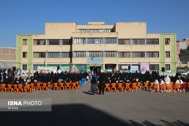 مشاور وزیر آموزش و پرورش: آینده درخشان ایران از مدرسه آغاز می‌شود