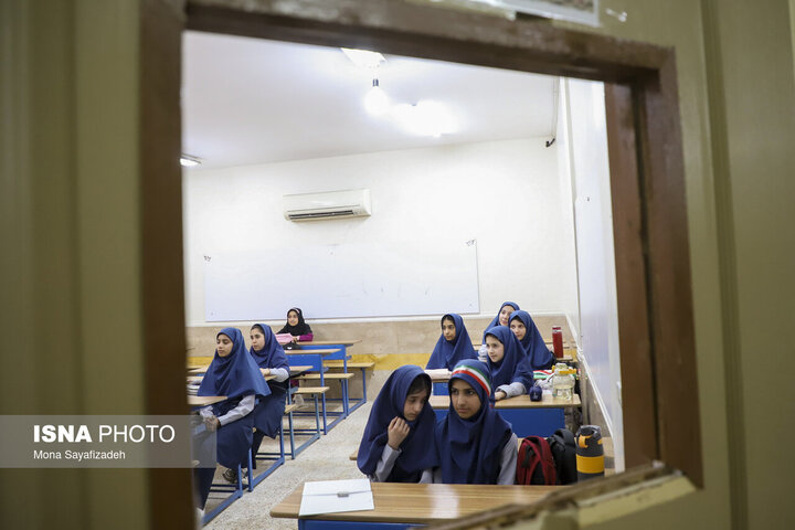معلمان باید همگام با فناوری‌های روز، دانش خود را به‌روز کنند