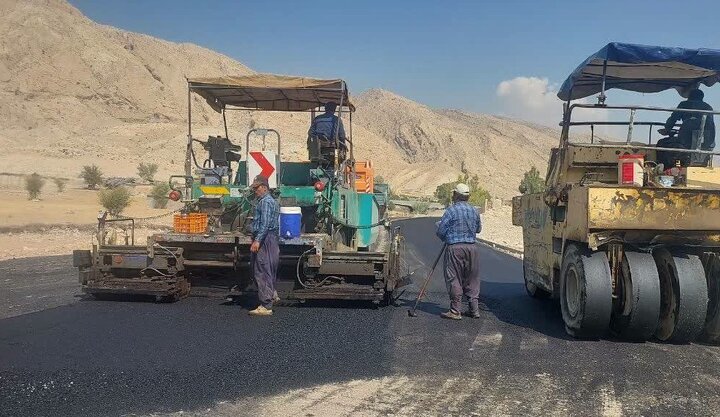 آسفالت و بهسازی معابر روستاهای کم‌برخوردار کازرون توسعه می‌یابد