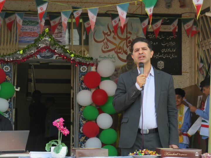مدیر آموزش و پرورش نور: مدرسه باید دانش، اخلاق و نشاط را در دانش‌آموزان تقویت کند