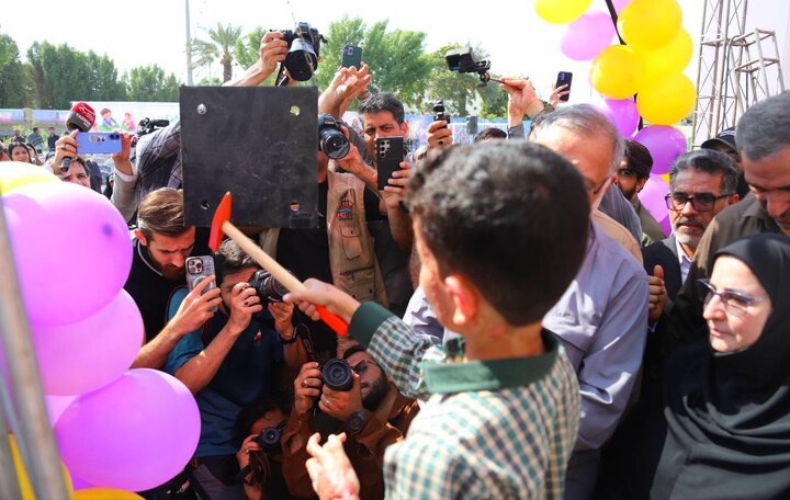 روایتی از نخستین «مهرِ پس از پرواز» در میناب؛ نیمکت‌هایی که با عکس شهدا پُر شدند