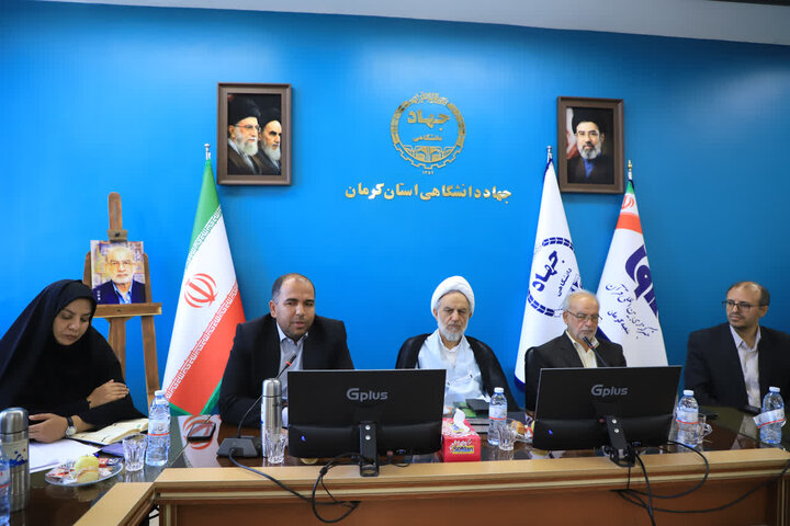 برگزاری ویژهبرنامه قرآنی «ظهر دلنشین» و اهدای جایزه جشنواره سراج در جهاددانشگاهی کرمان