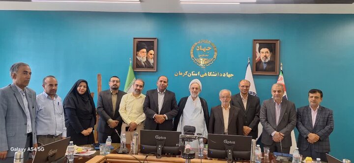 برگزاری ویژه‌برنامه قرآنی «ظهر دلنشین» و اهدای جایزه جشنواره سراج در جهاددانشگاهی کرمان
