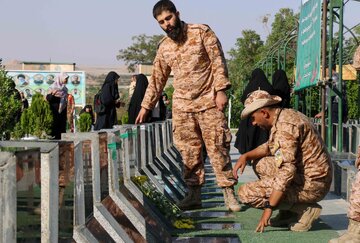 آیین ملی مهمانی لاله ها _ گلزار شهدای همدان