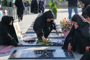 آیین ملی مهمانی لاله ها _ گلزار شهدای همدان