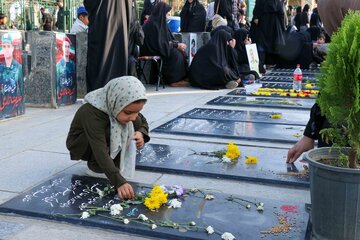 آیین ملی مهمانی لاله ها _ گلزار شهدای همدان