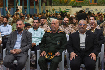 مسعود نیکبخت، مدیرکل بنیاد شهید و امور ایثارگران استان اصفهان، سردار سرتیپ پاسدار مجتبی فدا، فرمانده سپاه صاحب‌الزمان(عج) استان اصفهان و یوسف افشاری‌نیا، مدیرکل صدا و سیمای استان اصفهان