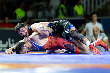 هفته نخست لیگ برتر کشتی آزاد؛ استقلال اراک - نام‌آوران پاس ساری